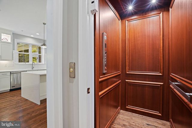 6941 WINTERBERRY LN, Bethesda, MD 20817
