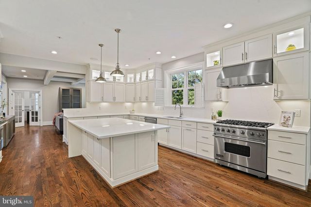 6941 WINTERBERRY LN, Bethesda, MD 20817