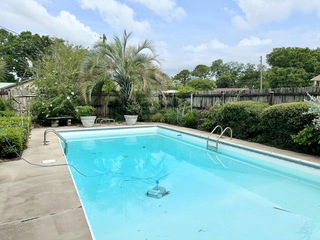 613 Mayflower Avenue, Fort Walton Beach, FL 32547