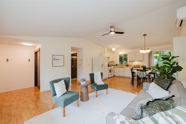 735 NW Firglade Drive, Bremerton, WA 98311