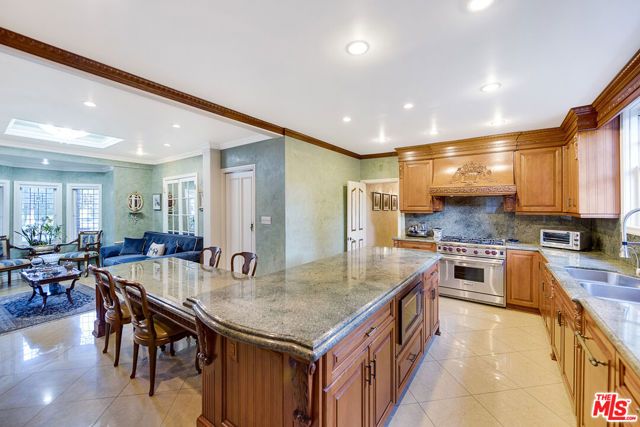 805 N Bedford Drive, Beverly Hills, CA 90210