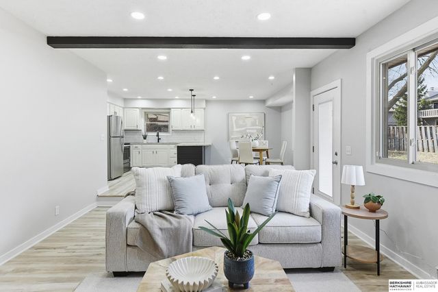 21416 Shamrock Circle, Omaha, NE 68022