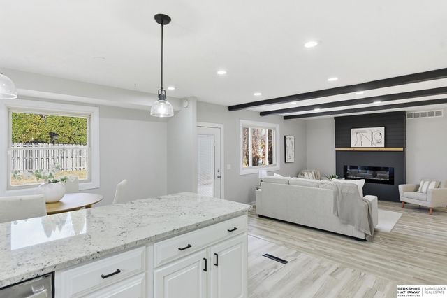 21416 Shamrock Circle, Omaha, NE 68022