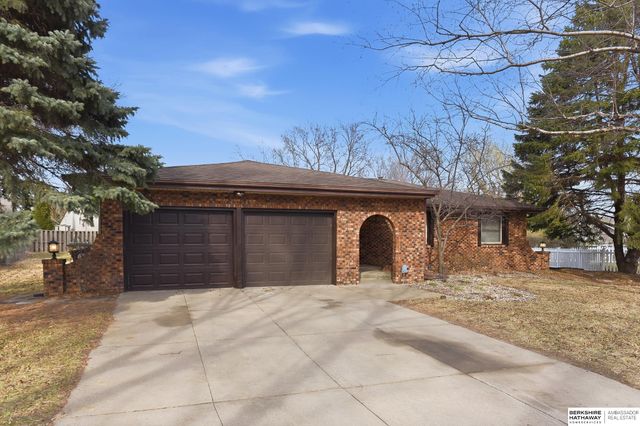 21416 Shamrock Circle, Omaha, NE 68022