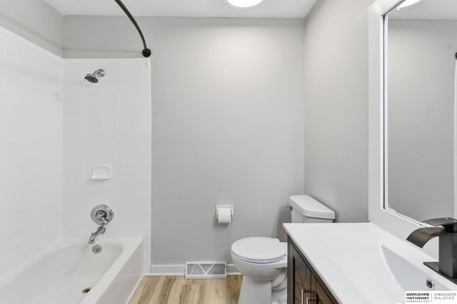 21416 Shamrock Circle, Omaha, NE 68022