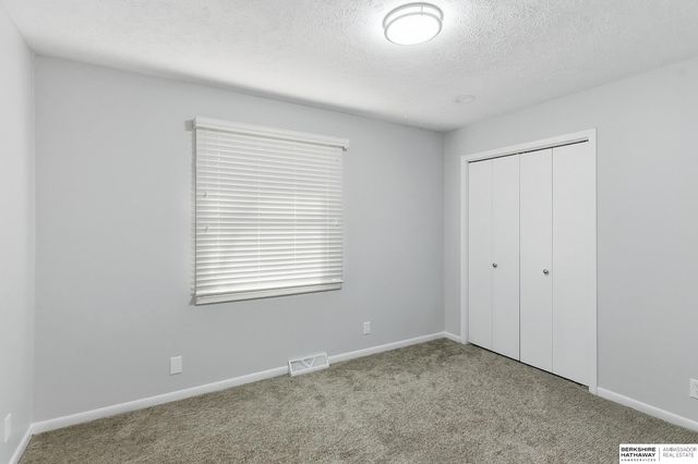 21416 Shamrock Circle, Omaha, NE 68022