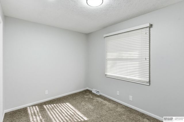 21416 Shamrock Circle, Omaha, NE 68022