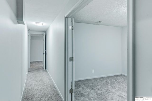 21416 Shamrock Circle, Omaha, NE 68022