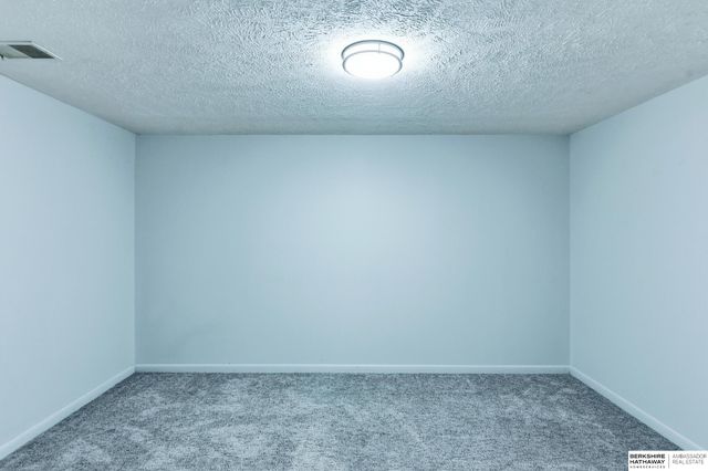 21416 Shamrock Circle, Omaha, NE 68022