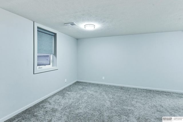 21416 Shamrock Circle, Omaha, NE 68022