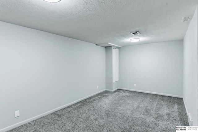 21416 Shamrock Circle, Omaha, NE 68022