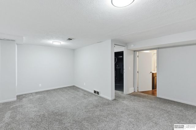 21416 Shamrock Circle, Omaha, NE 68022