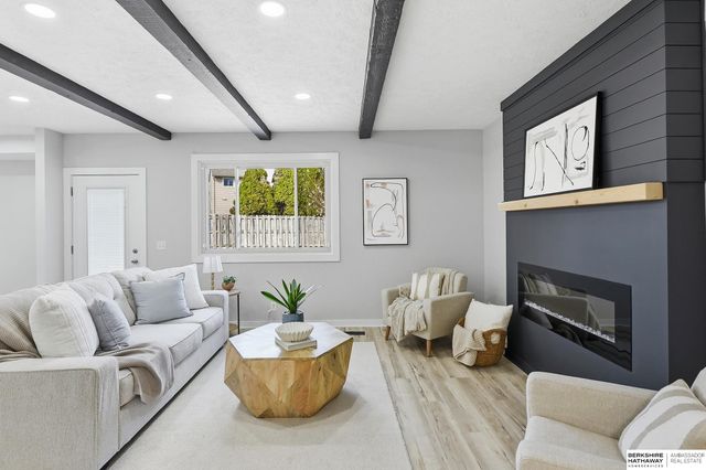 21416 Shamrock Circle, Omaha, NE 68022