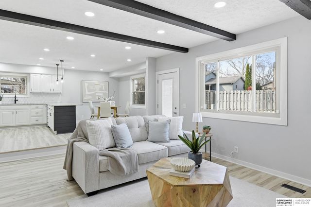 21416 Shamrock Circle, Omaha, NE 68022