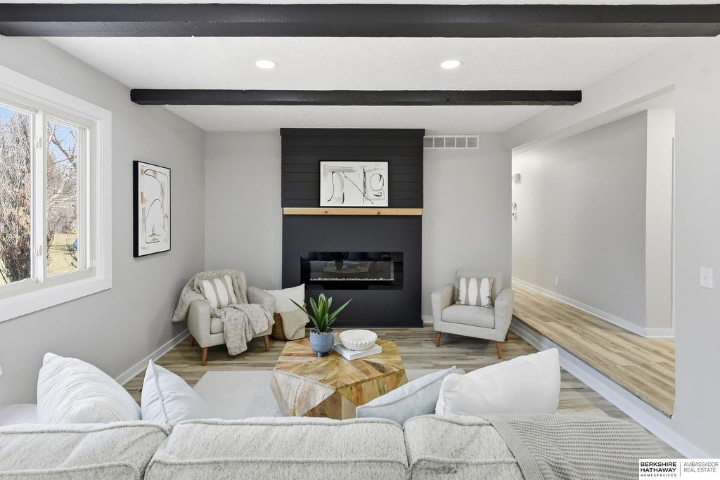 21416 Shamrock Circle, Omaha, NE 68022