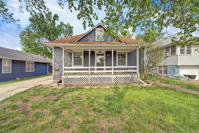 1012 Pershing St, Salina, KS 67401