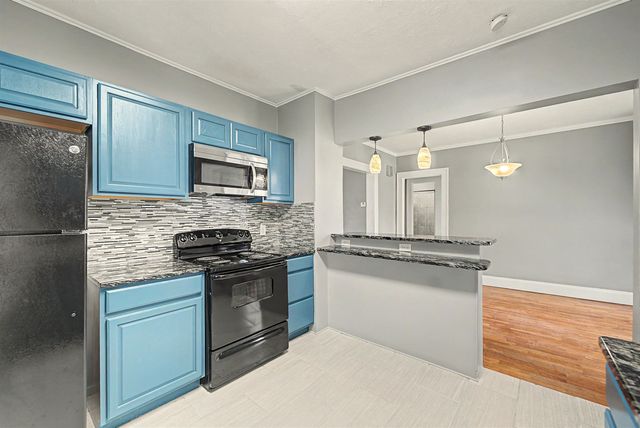 1012 Pershing St, Salina, KS 67401