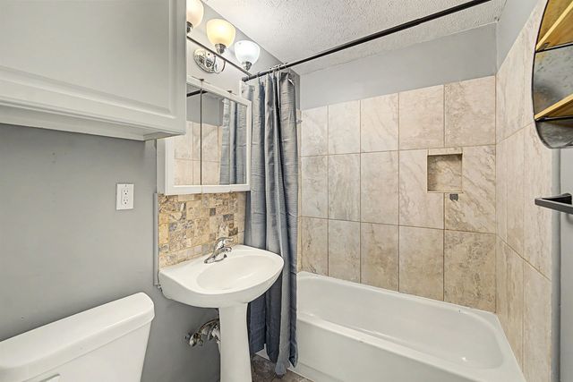 1012 Pershing St, Salina, KS 67401