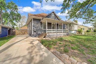1012 Pershing St, Salina, KS 67401