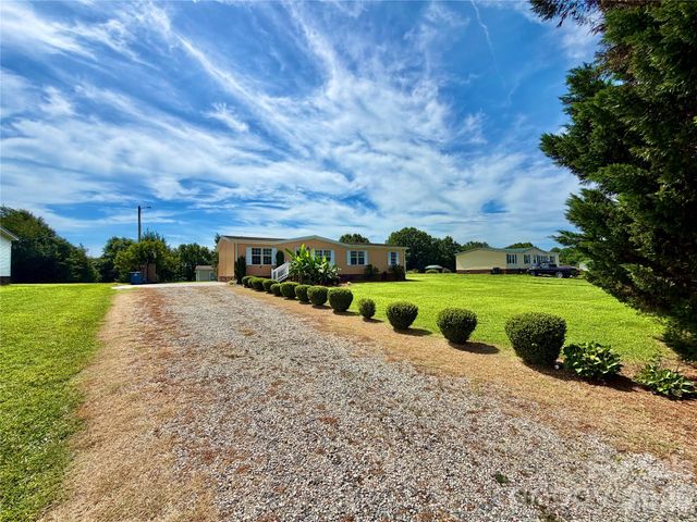1104 Spring Meadow Drive, Woodleaf, NC 27054