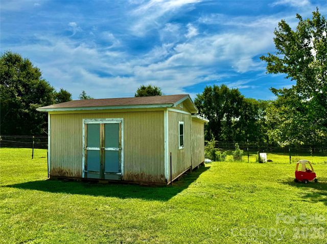 1104 Spring Meadow Drive, Woodleaf, NC 27054