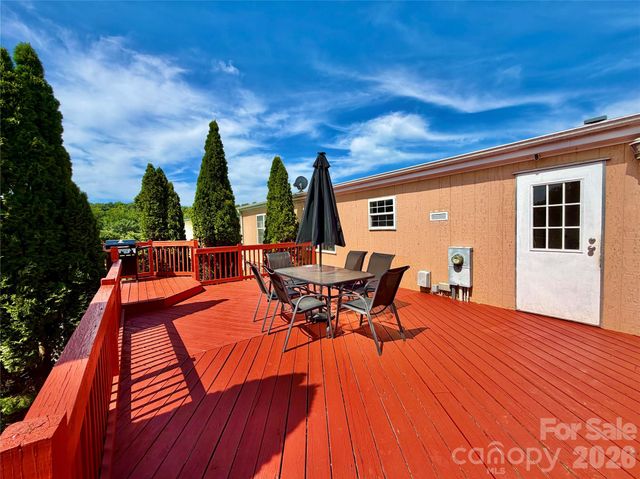 1104 Spring Meadow Drive, Woodleaf, NC 27054