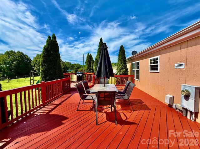 1104 Spring Meadow Drive, Woodleaf, NC 27054