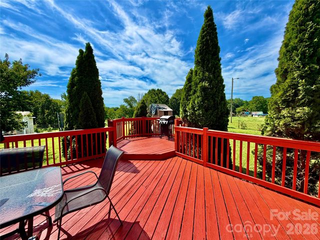 1104 Spring Meadow Drive, Woodleaf, NC 27054