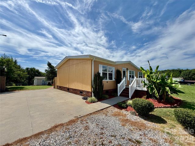 1104 Spring Meadow Drive, Woodleaf, NC 27054