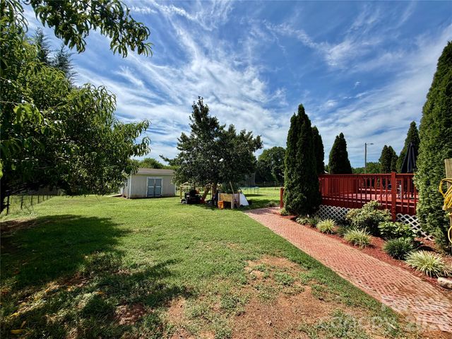 1104 Spring Meadow Drive, Woodleaf, NC 27054