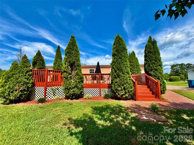 1104 Spring Meadow Drive, Woodleaf, NC 27054