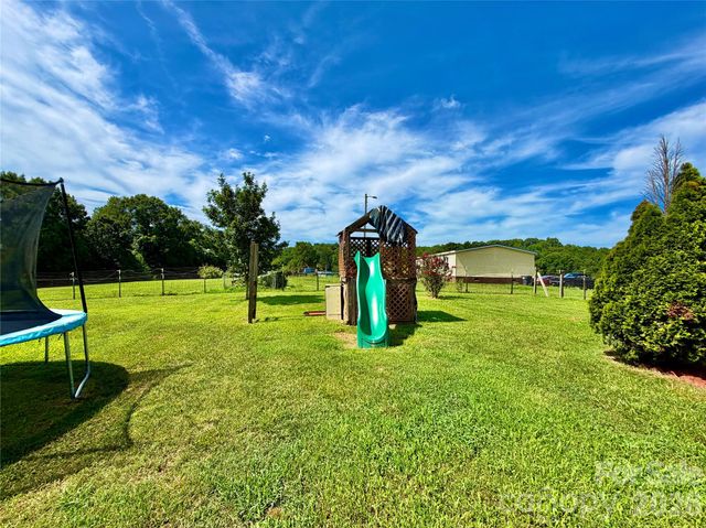 1104 Spring Meadow Drive, Woodleaf, NC 27054
