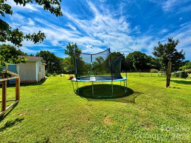 1104 Spring Meadow Drive, Woodleaf, NC 27054