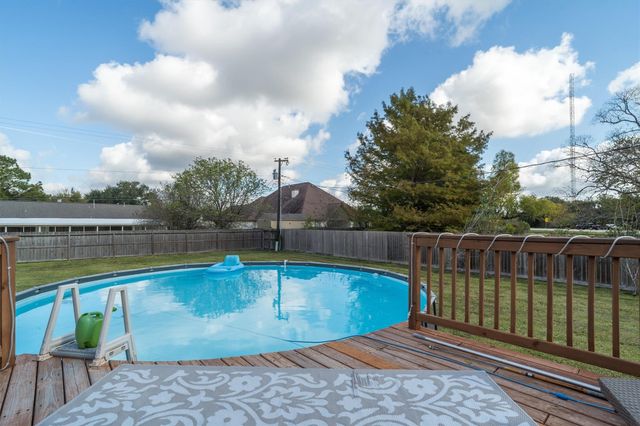 106 Tower Drive, Friendswood, TX 77546