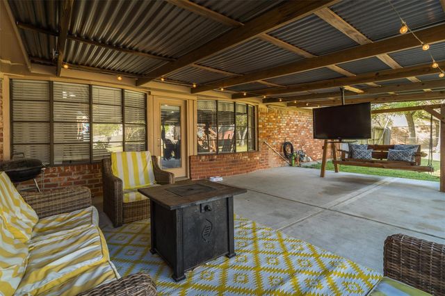 106 Tower Drive, Friendswood, TX 77546