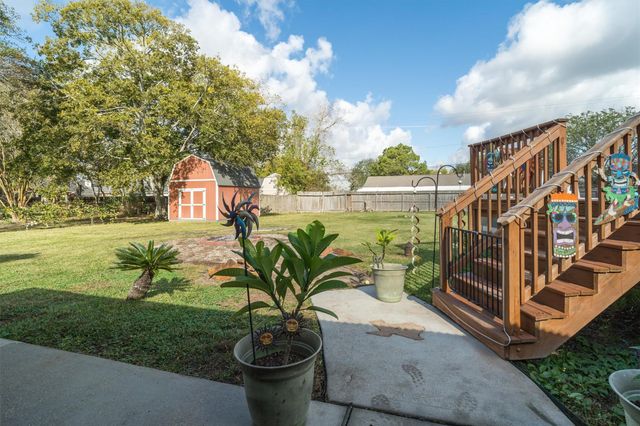 106 Tower Drive, Friendswood, TX 77546