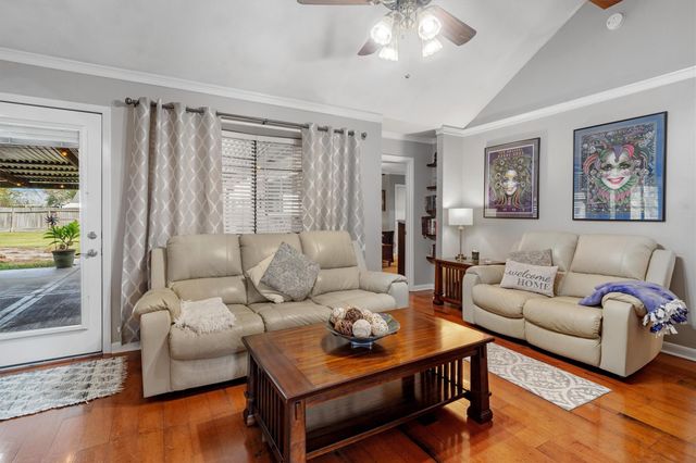 106 Tower Drive, Friendswood, TX 77546