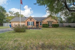 106 Tower Drive, Friendswood, TX 77546