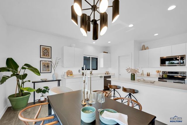 5910 CLOUD PEAK DR, Rapid City, SD 57702