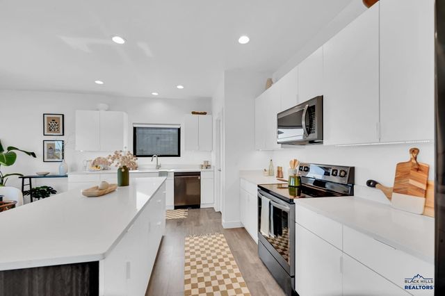 5910 CLOUD PEAK DR, Rapid City, SD 57702