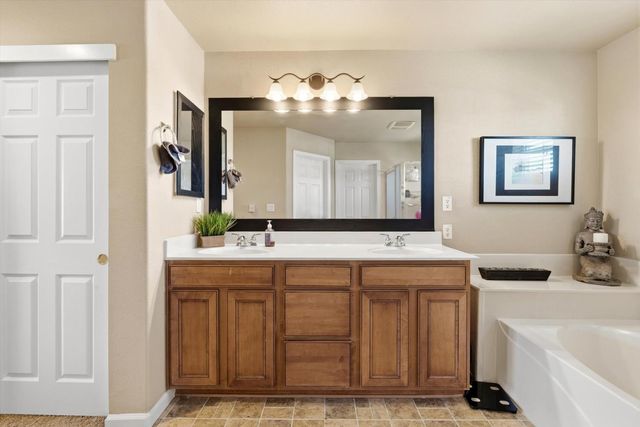 8541 Armada Ct, Elk Grove, CA 95624