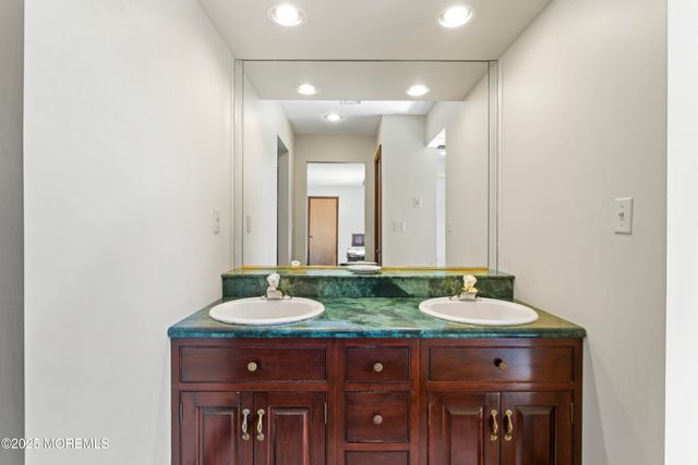1183 Cynthia Lane, Toms River, NJ 08755