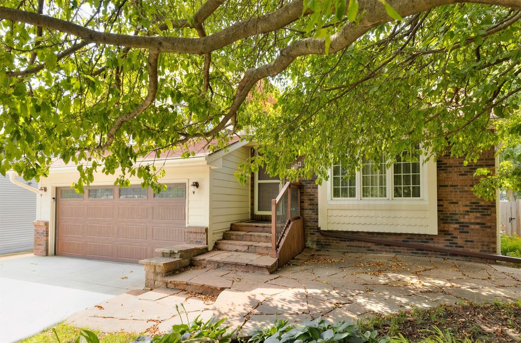 2804 Locust Street, West Des Moines, IA 50265