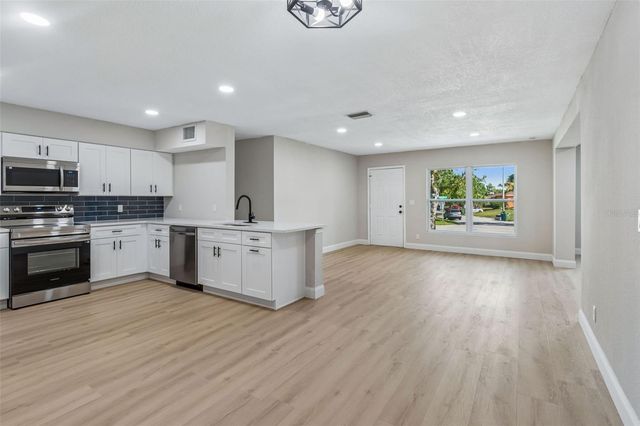 3415 E KNOLLWOOD STREET, Tampa, FL 33610