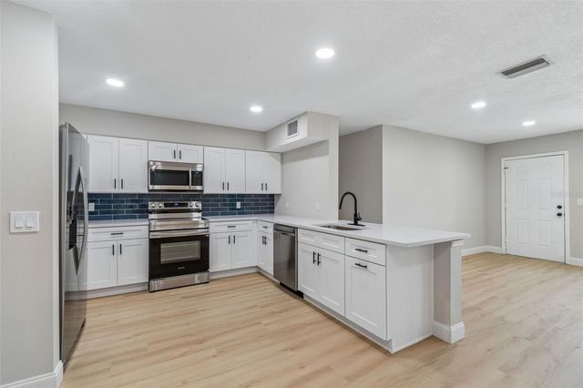 3415 E KNOLLWOOD STREET, Tampa, FL 33610