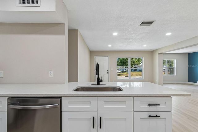 3415 E KNOLLWOOD STREET, Tampa, FL 33610