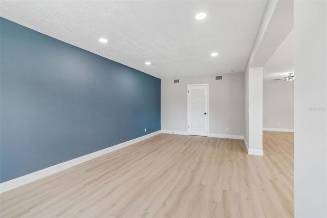 3415 E KNOLLWOOD STREET, Tampa, FL 33610