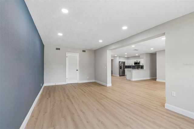 3415 E KNOLLWOOD STREET, Tampa, FL 33610