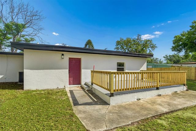 3415 E KNOLLWOOD STREET, Tampa, FL 33610
