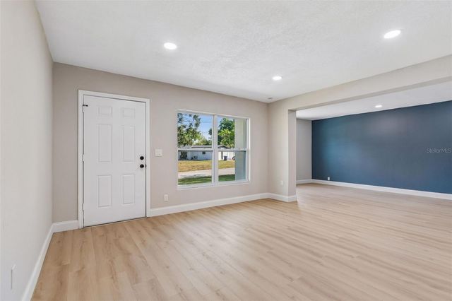 3415 E KNOLLWOOD STREET, Tampa, FL 33610